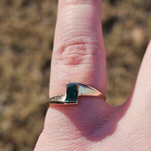10K Yellow Gold Lab Created Emerald Bypass Tension Set Band Ring Size 6